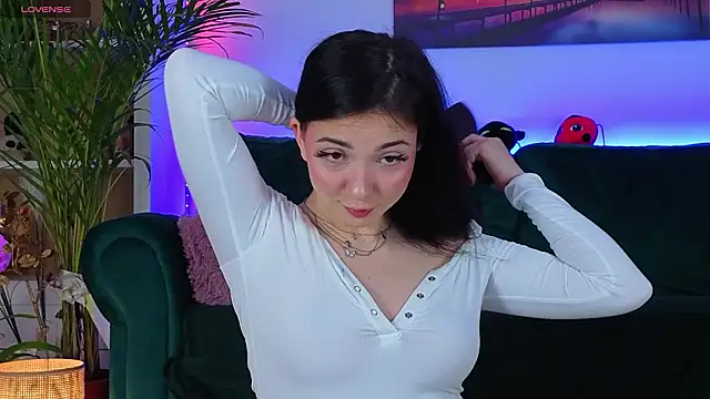 AveryWillow online show from February 18, 11:55 pm