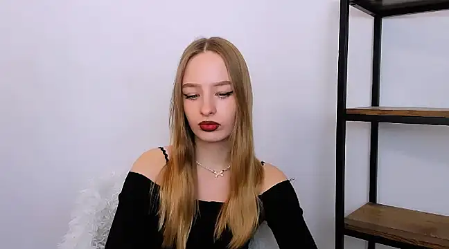 Snapshot of LilaGold chatting on December 2, 11:34 am LilaGold online show from December 2, 11:34 am