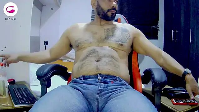 Snapshot of bruce_bigg chatting on October 11, 5:28 am bruce bigg online show from October 11, 5:28 am