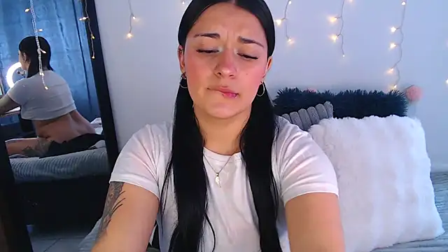 Snapshot of Samanta_james19 chatting on February 9, 6:12 pm Samanta james19 online show from February 9, 6:12 pm