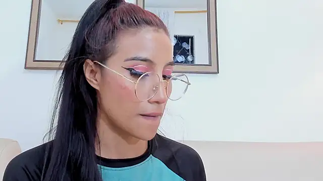 naomiii   online show from February 26, 1:11 am