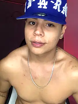 Snapshot of SantiagoReyesFtt chatting on October 22, 5:08 am SantiagoReyesFtt online show from October 22, 5:08 am