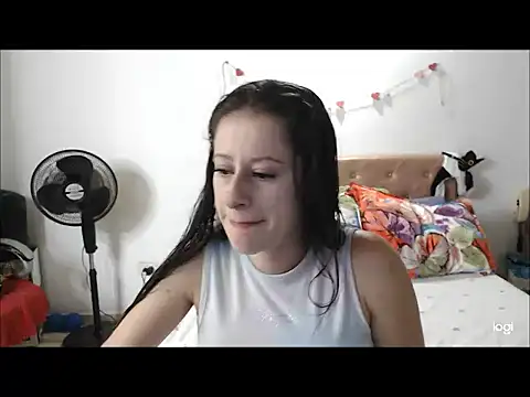 Snapshot of amelia_bella chatting on May 15, 10:28 pm amelia bella online show from May 15, 10:28 pm