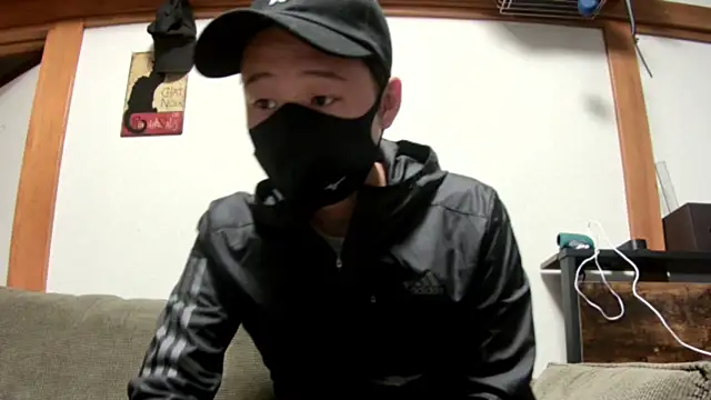 Snapshot of tuki_fu chatting on December 9, 12:19 pm tuki fu online show from December 9, 12:19 pm