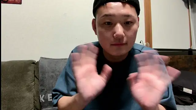 Snapshot of tuki_fu chatting on January 30, 12:16 pm tuki fu online show from January 30, 12:16 pm