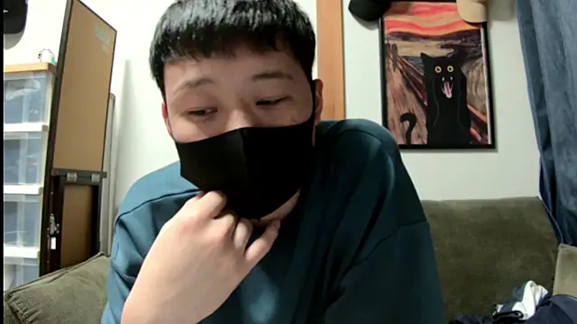 Snapshot of tuki_fu chatting on March 2, 1:38 pm tuki fu online show from March 2, 1:38 pm