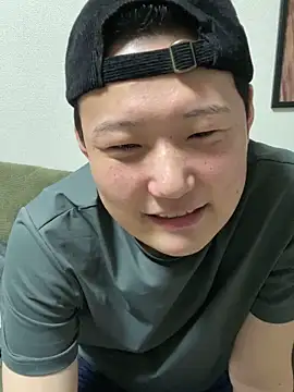 Snapshot of tuki_fu chatting on March 16, 12:44 pm tuki fu online show from March 16, 12:44 pm