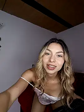 Snapshot of Karolgood3 chatting on December 12, 11:47 pm Karolgood3 online show from December 12, 11:47 pm