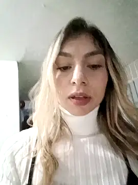 Snapshot of Karolgood3 chatting on December 25, 5:48 am Karolgood3 online show from December 25, 5:48 am