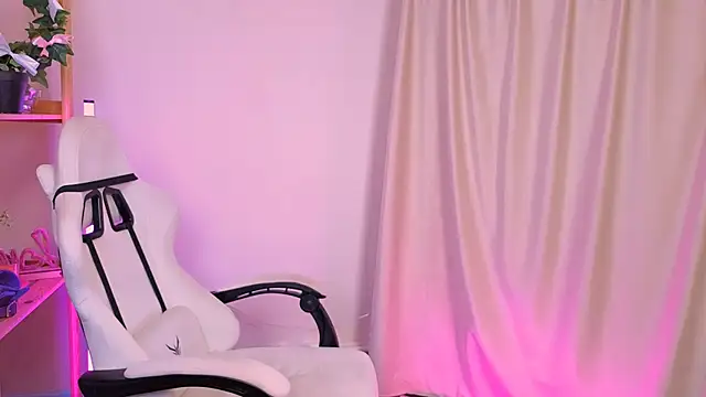 EmmaKeam online show from October 7, 10:01 am