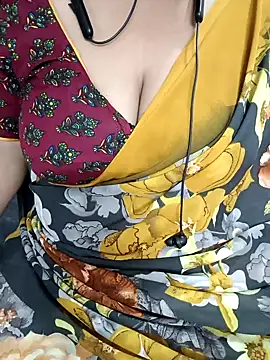 Snapshot of Yours_Radika chatting on December 17, 4:21 pm Yours Radika online show from December 17, 4:21 pm