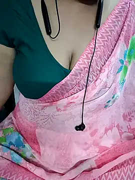 Snapshot of Yours_Radika chatting on December 27, 4:43 pm Yours Radika online show from December 27, 4:43 pm