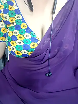 Snapshot of Yours_Radika chatting on January 2, 8:35 pm Yours Radika online show from January 2, 8:35 pm