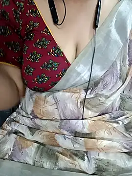 Snapshot of Yours_Radika chatting on January 4, 4:11 pm Yours Radika online show from January 4, 4:11 pm