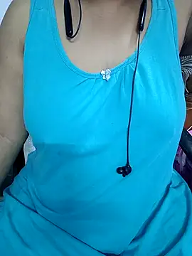 Snapshot of Yours_Radika chatting on February 12, 2:24 am Yours Radika online show from February 12, 2:24 am