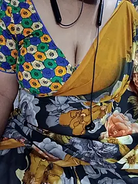 Snapshot of Yours_Radika chatting on February 18, 3:21 pm Yours Radika online show from February 18, 3:21 pm