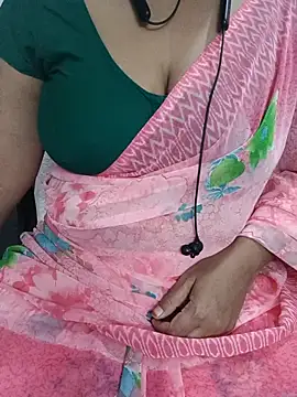 Snapshot of Yours_Radika chatting on February 19, 3:05 pm Yours Radika online show from February 19, 3:05 pm