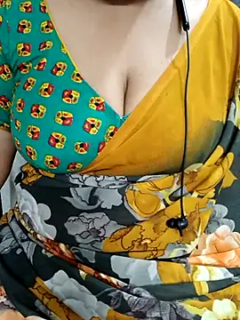 Snapshot of Yours_Radika chatting on February 25, 4:21 pm Yours Radika online show from February 25, 4:21 pm