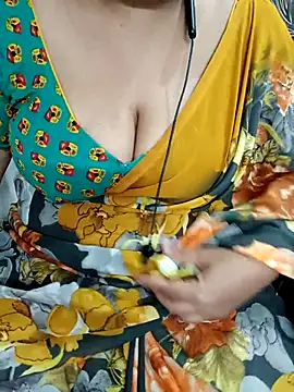 Snapshot of Yours_Radika chatting on February 25, 7:58 pm Yours Radika online show from February 25, 7:58 pm