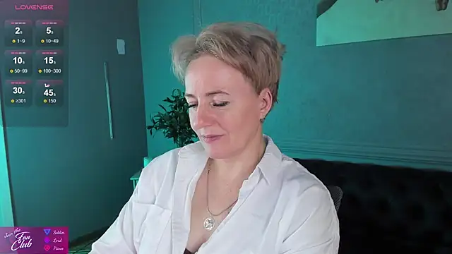 Snapshot of Nika_Smit chatting on December 6, 11:33 am Nika Smit online show from December 6, 11:33 am