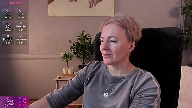 Snapshot of Nika_Smit chatting on December 14, 8:23 am Nika Smit online show from December 14, 8:23 am