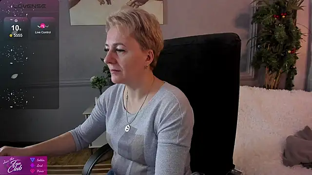 Snapshot of Nika_Smit chatting on December 15, 5:02 am Nika Smit online show from December 15, 5:02 am