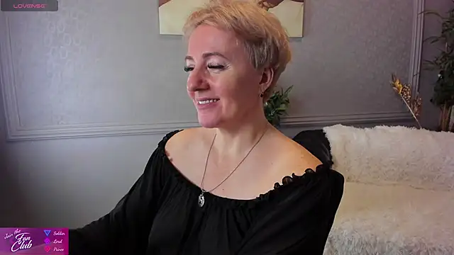 Snapshot of Nika_Smit chatting on December 22, 8:27 am Nika Smit online show from December 22, 8:27 am