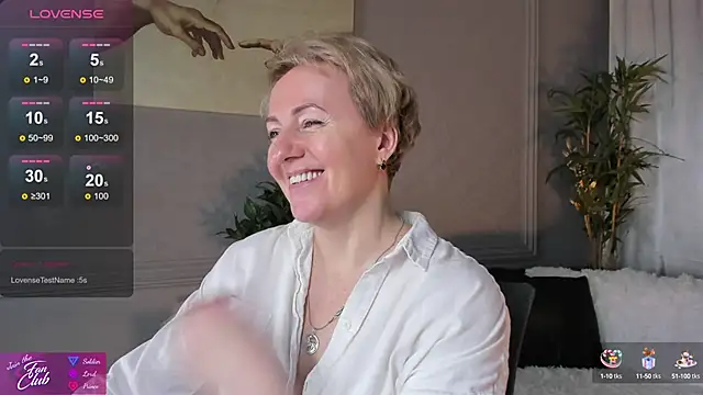 Snapshot of Nika_Smit chatting on February 9, 8:11 am Nika Smit online show from February 9, 8:11 am