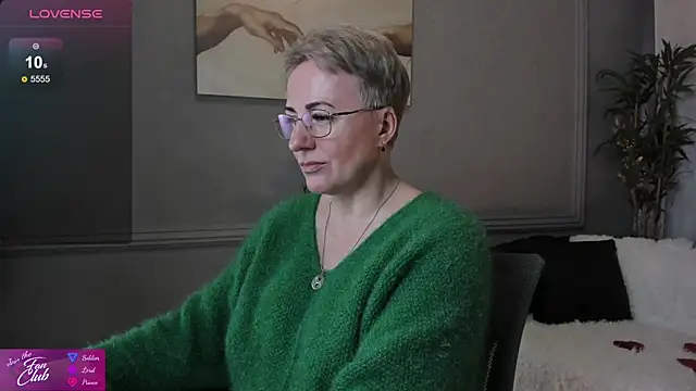 Snapshot of Nika_Smit chatting on February 15, 8:44 am Nika Smit online show from February 15, 8:44 am