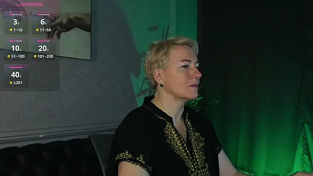 Snapshot of Nika_Smit chatting on November 30, 4:49 am Nika Smit online show from November 30, 4:49 am