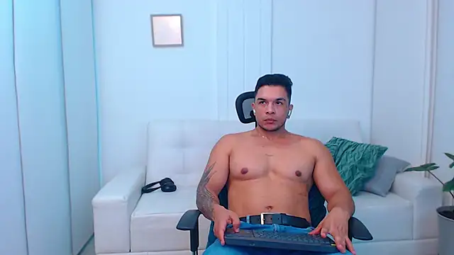 estebandelouis online show from March 5, 11:16 pm