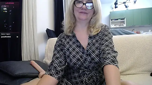 Blond Woman online show from January 29, 12:22 am
