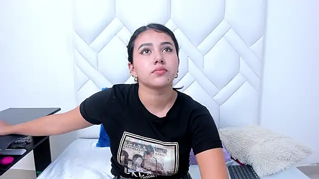 Snapshot of Analia18_ chatting on November 14, 1:32 pm Analia18 online show from November 14, 1:32 pm