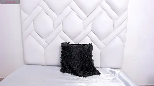 Snapshot of Analia18_ chatting on December 19, 1:18 pm Analia18 online show from December 19, 1:18 pm