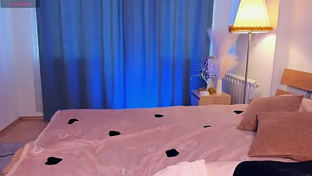 Snapshot of VickieVici chatting on December 7, 9:17 am VickieVici online show from December 7, 9:17 am