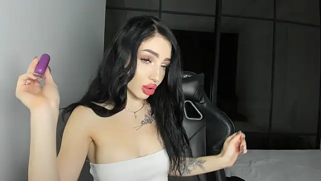 NancyLovee  online show from September 24, 1:25 pm