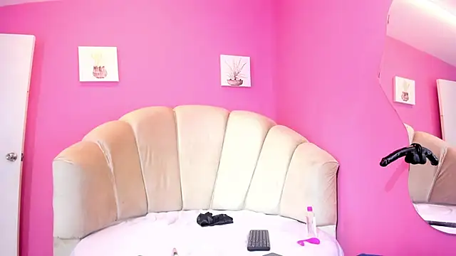 aishasounders online show from December 11, 7:36 pm