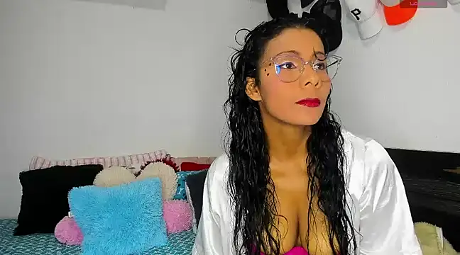 Nenita Hot  online show from March 6, 5:54 pm