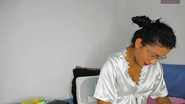 Nenita Hot  online show from March 20, 10:40 pm