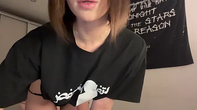 ur molly online show from April 6, 12:28 pm