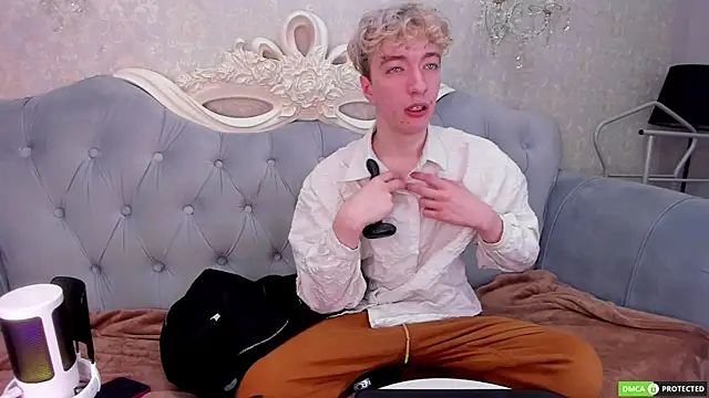 TrevorBenson online show from December 3, 3:47 am