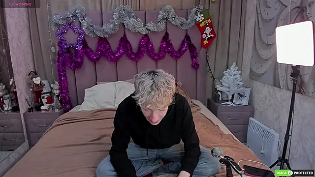 TrevorBenson online show from December 15, 3:22 am