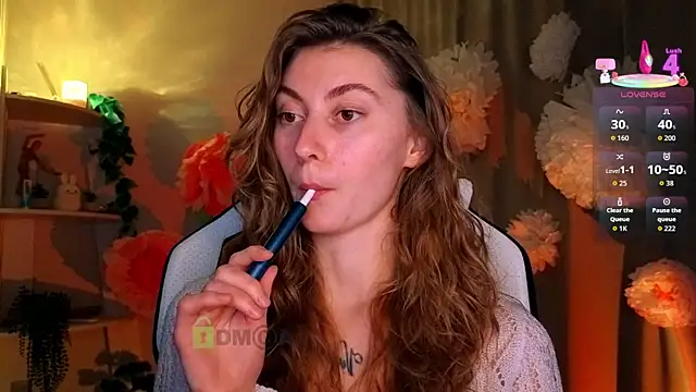 lady curls online show from April 5, 9:12 pm