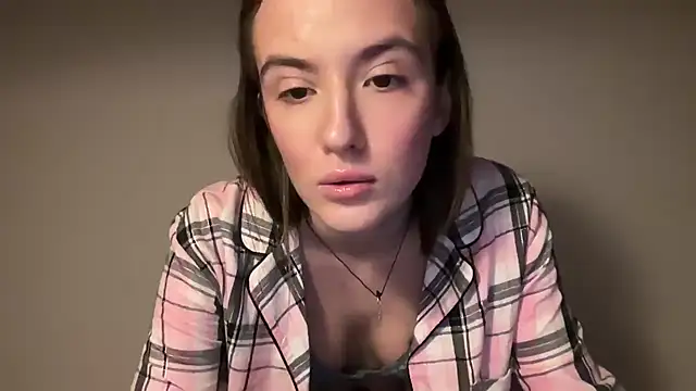 EmilyWi  online show from February 9, 7:51 pm