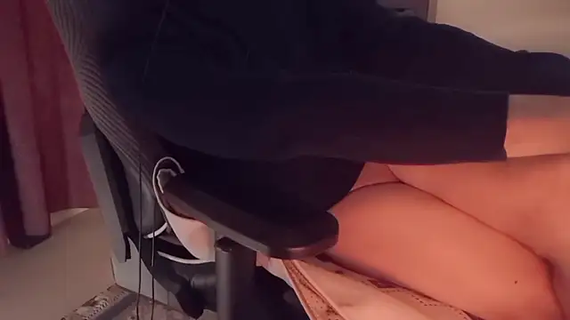 meow199410 online show from October 28, 11:40 pm