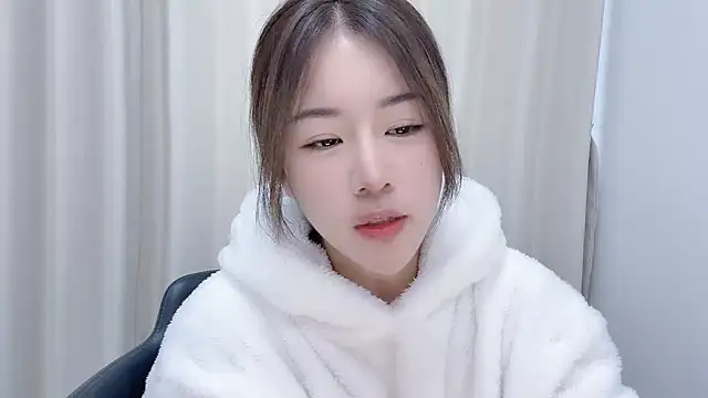 chloe-01 online show from December 6, 4:14 am