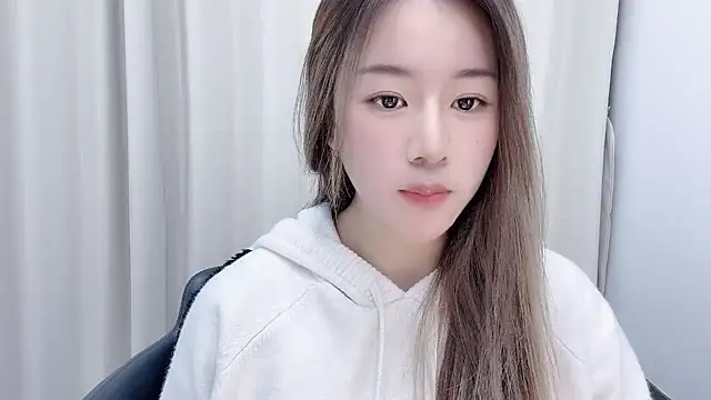 chloe-01 online show from December 18, 12:18 pm