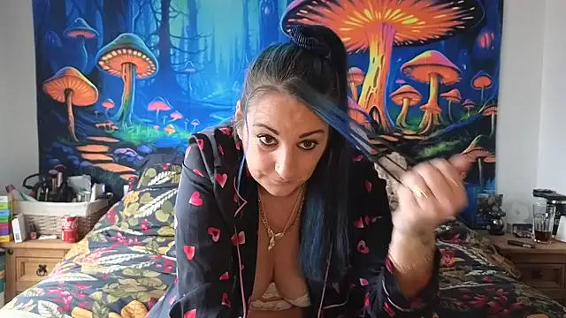 tattoomilf86 online show from December 31, 2:25 pm