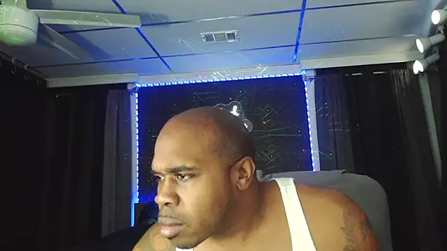 Snapshot of Dcrush17 chatting on February 8, 4:14 am Dcrush17 online show from February 8, 4:14 am