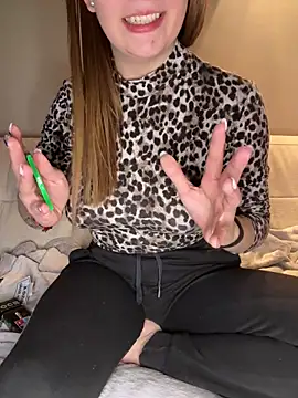 Mia harmati online show from December 2, 3:51 pm